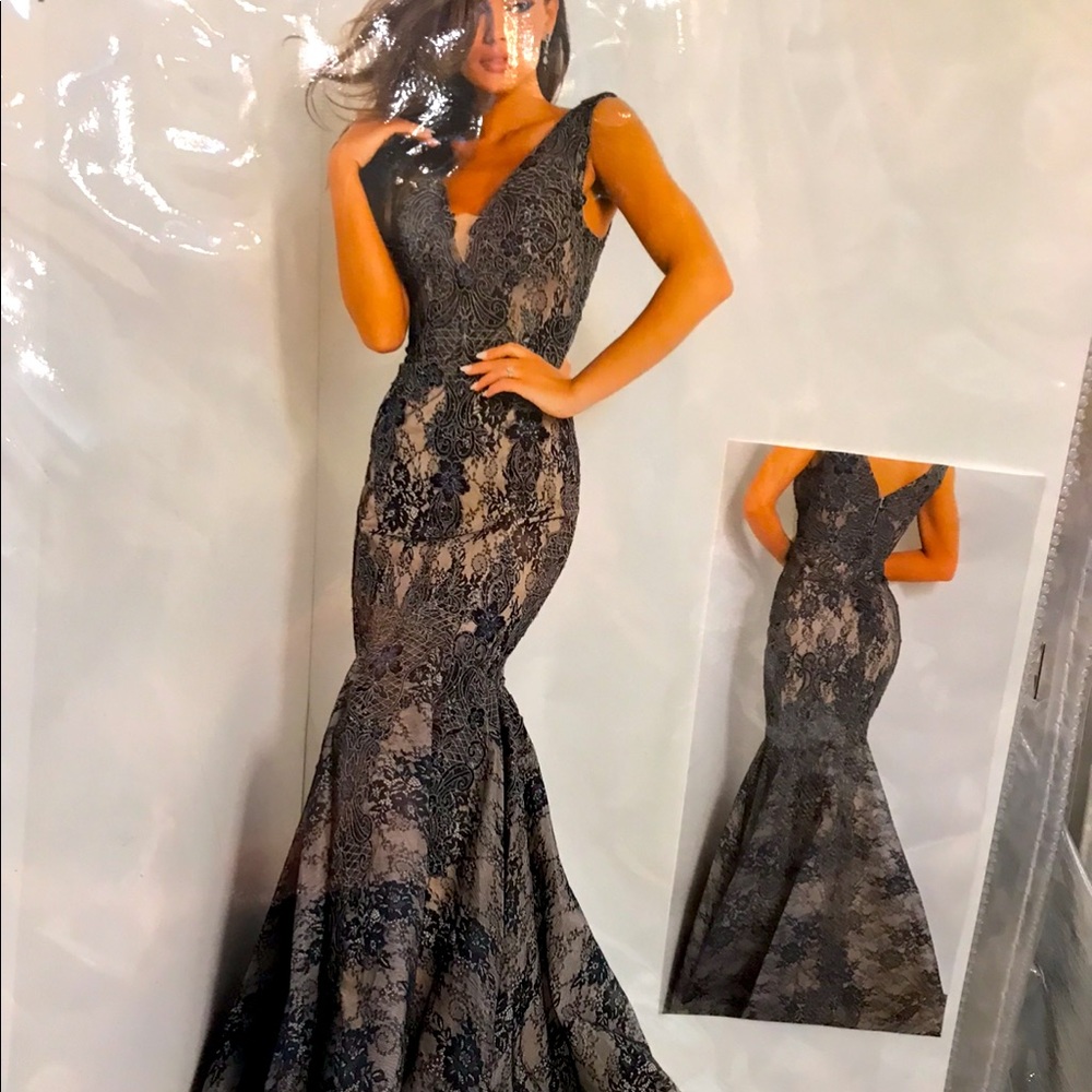 Jovani size 18 lace navy gown - measurements in photos fits like 14